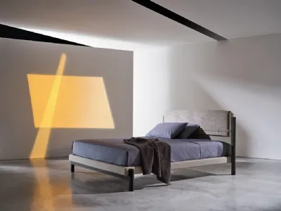 Letto in tessuto Strap di Gervasoni